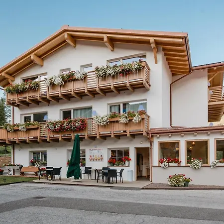 Bed & Breakfast Garni Aurora *