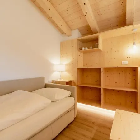Bed & Breakfast Garni Aurora *